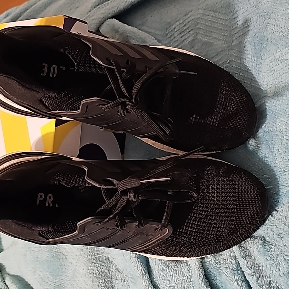 Addidas UltraBoost - Picture 3 of 4